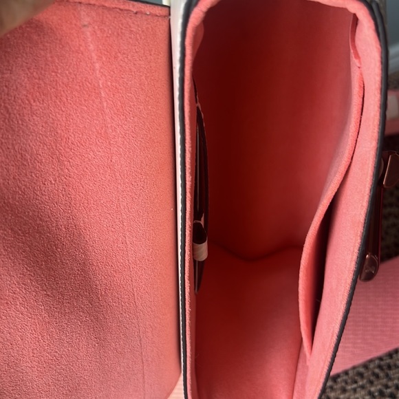 Louis Vuitton Twist PM gradient 2022 collection ๐ - Picture 14 of 17